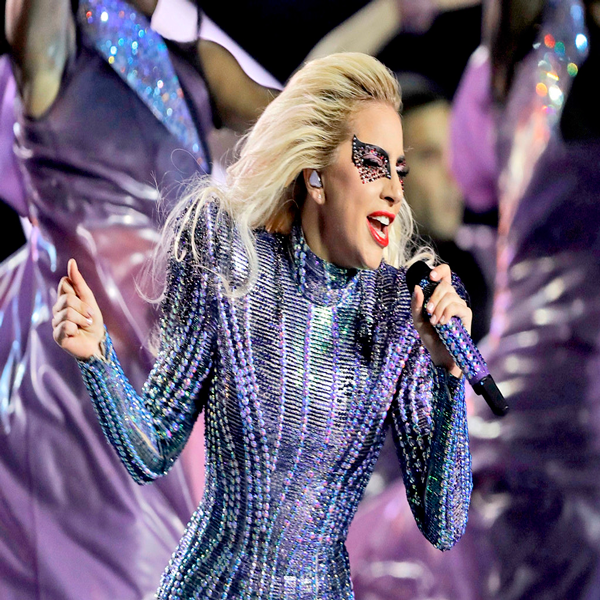 LADY GAGA CON POKER FACE